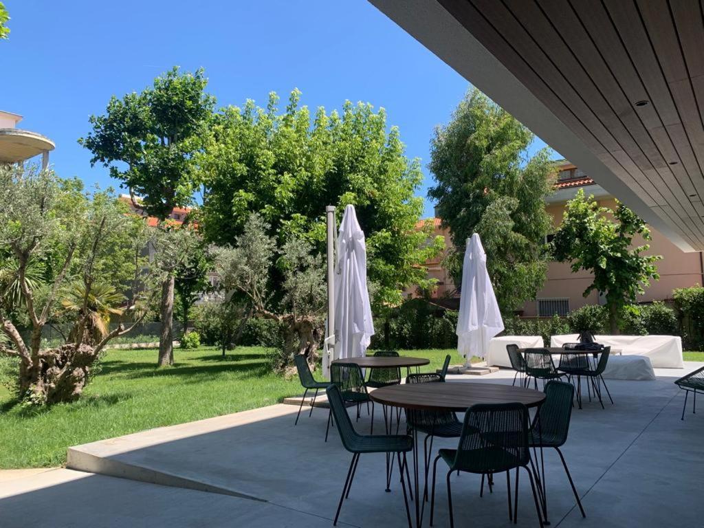 Marina Gardens Boutique&Suites Франкавила ал Маре Екстериор снимка